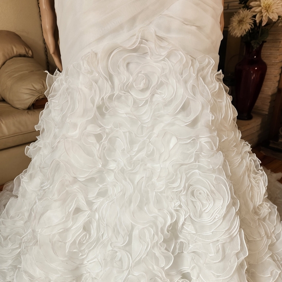 NWT Jasmine Bridal Ivory Wedding Gown | Style T394 | Size 6  - Picture 11 of 16